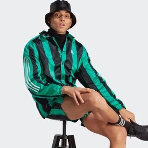 NWT ✨Adidas SATIN COACHES JACKET - M